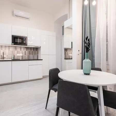 Kl31 - Location - Elegant Historic By Bqa Apartament *